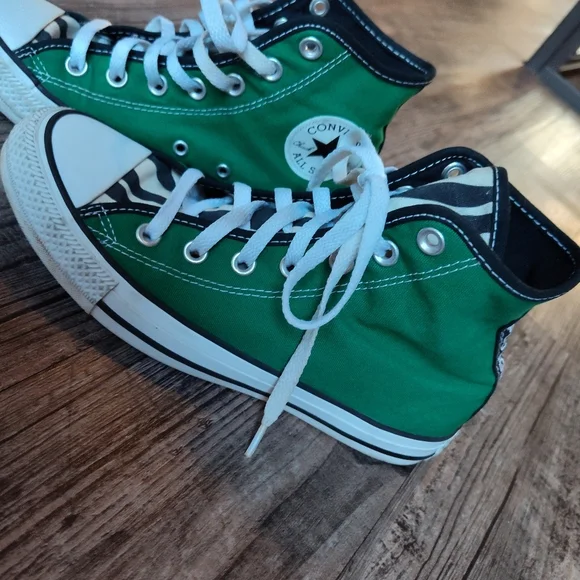 LIKE NEW Chuck Taylor Converse All stars Women size 8 men size 6 - Picture 9 of 16